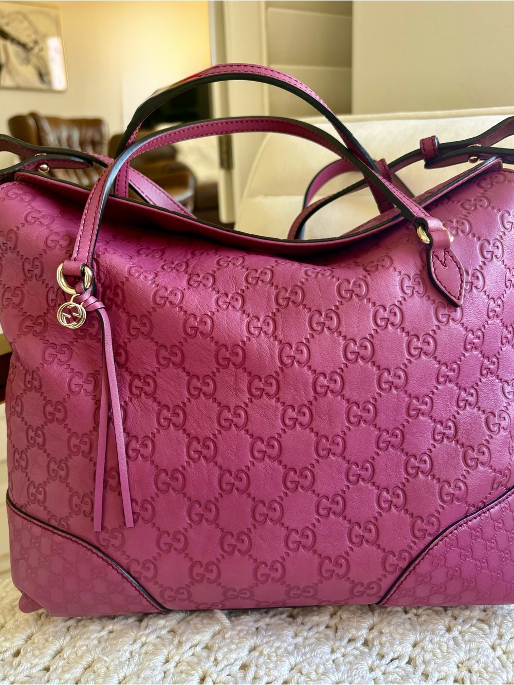 Like New w COA Rare Gucci Fuchsia GG Embossed Leather Crossbody Pink Fuchsia Bag